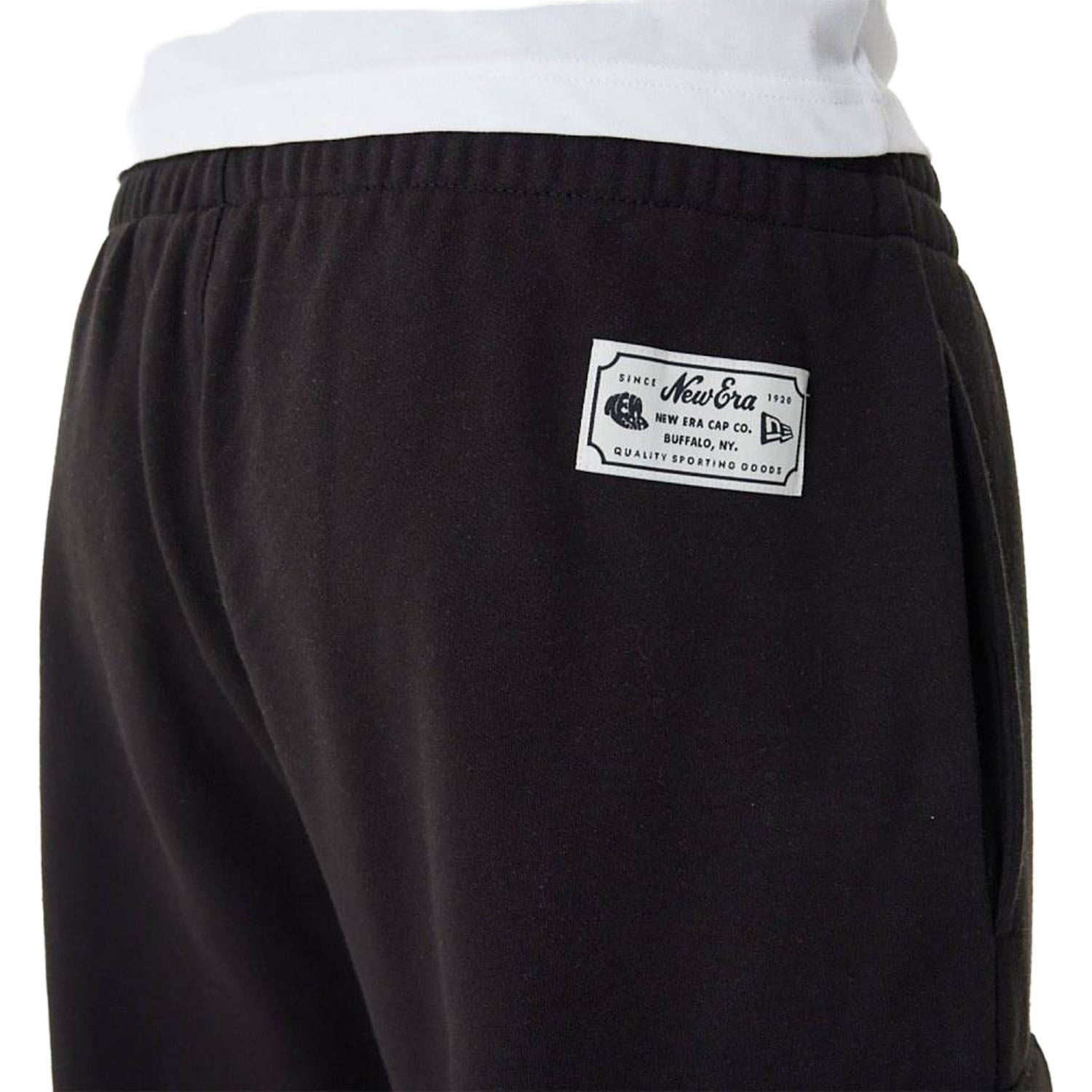 HERREN JOGGINGHOSE NE CARGO JOGGER NEWERA BLKWHI (60424482-001) HERREN JOGGINGHOSE NE CARGO JOGGER NEWERA BLKWHI (60424482-001)