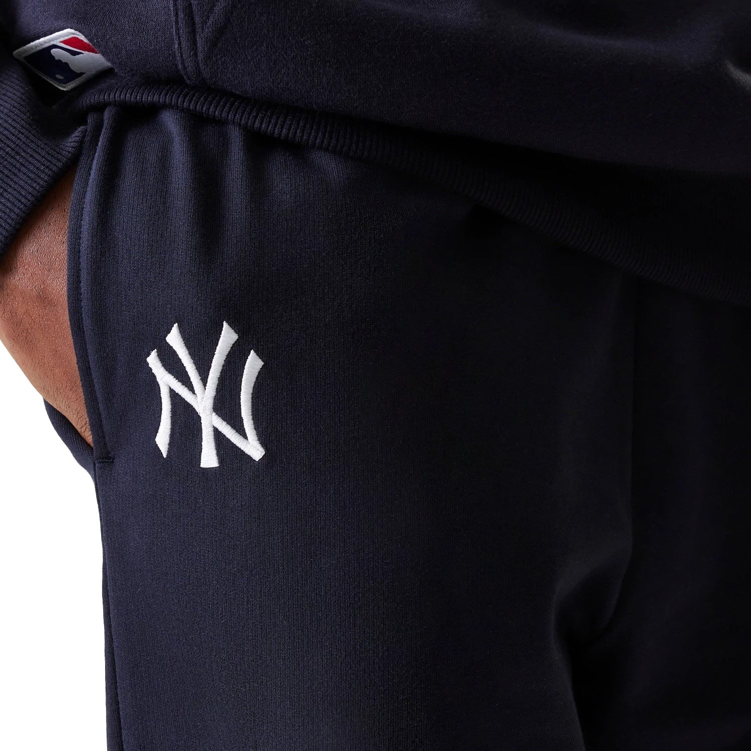 HERREN JOGGINGHOSE NOS MLB LE MIDI JOGGER FT NEYYAN NVY (60675765) HERREN JOGGINGHOSE NOS MLB LE MIDI JOGGER FT NEYYAN NVY (60675765)