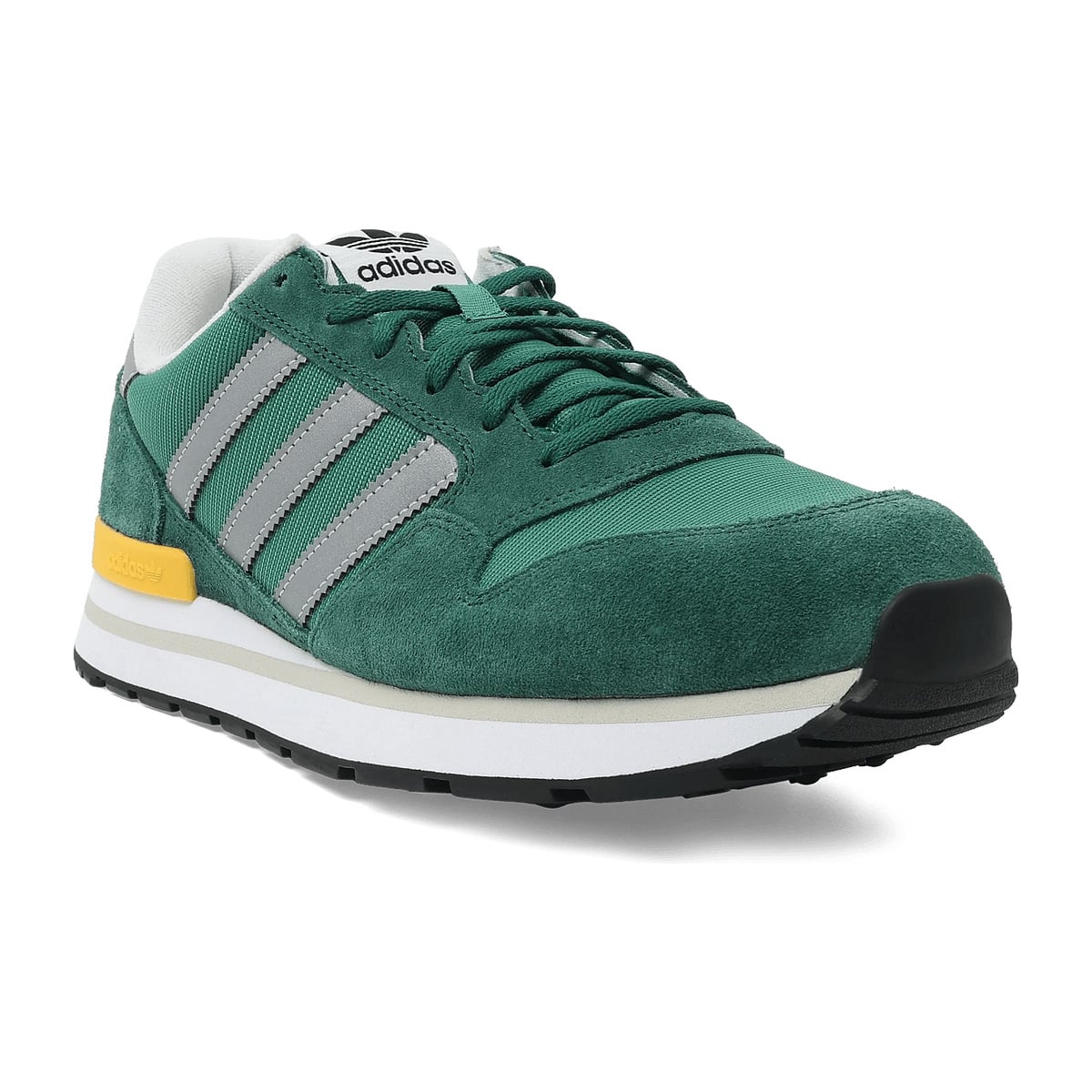 ADIDAS ZX 500 RS KI9813 in Grün – Schrägansicht von vorne auf weißem Hintergrund