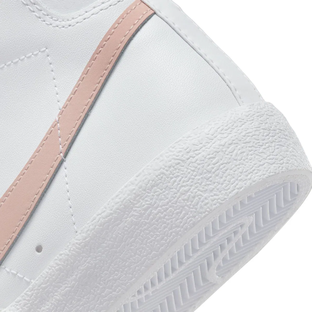 DAMSKIE SNEAKERSY W BLAZER MID '77 (CZ1055-118) DAMSKIE SNEAKERSY W BLAZER MID '77 (CZ1055-118)