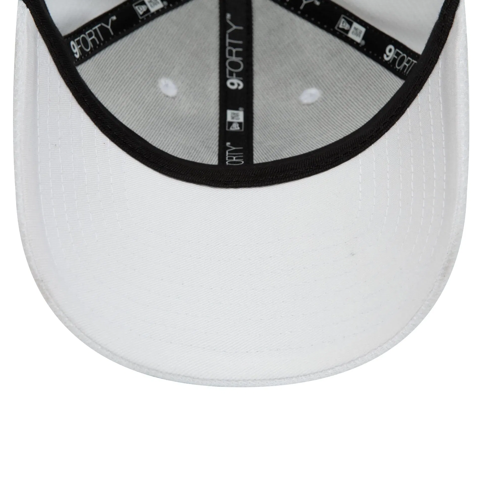UNISEX CAP DIAMND ERA ESS 9FORTY NEYYAN WHIBLK (60348840-100) UNISEX CAP DIAMND ERA ESS 9FORTY NEYYAN WHIBLK (60348840-100)