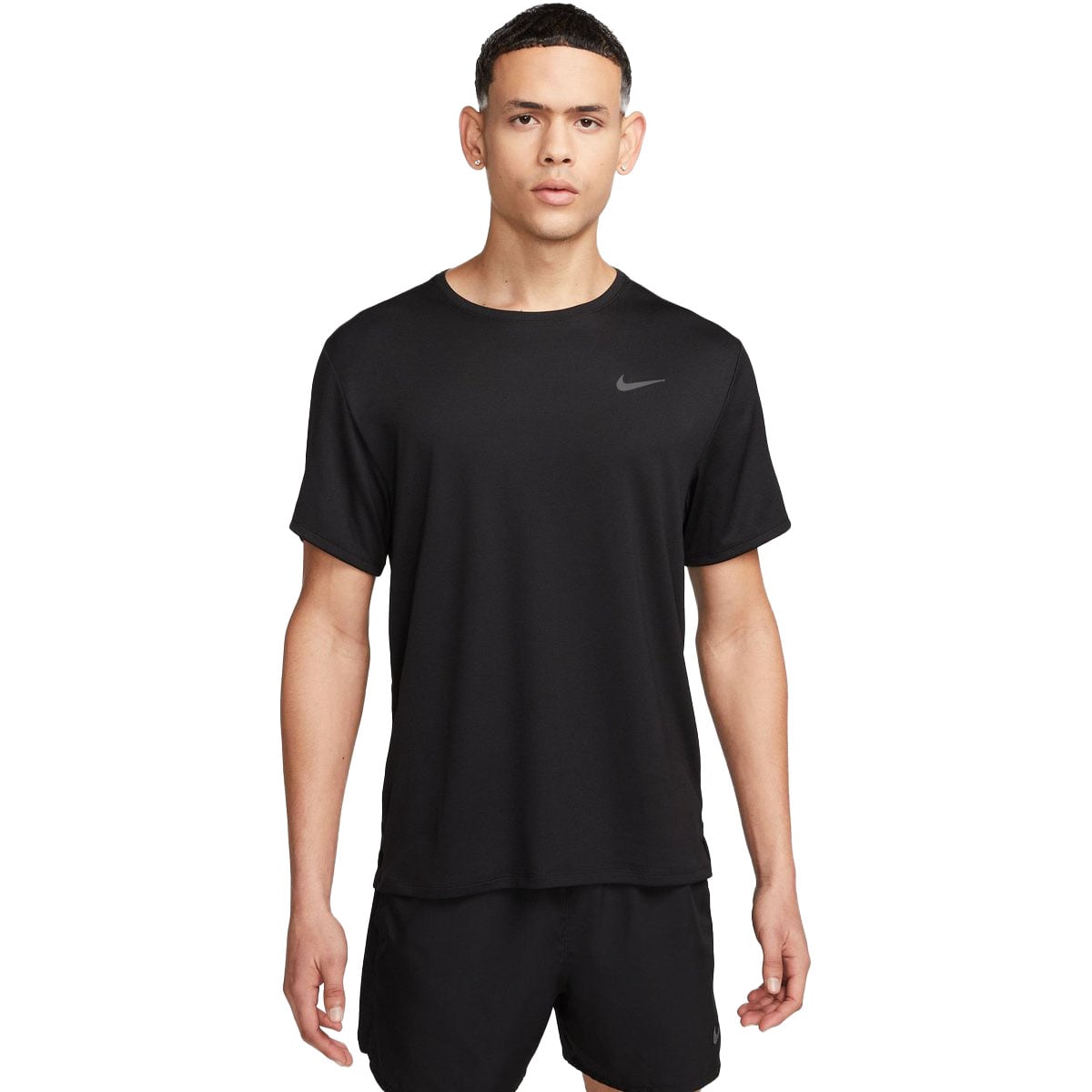 MĘSKI T-SHIRT M NK DF UV MILER SS (DV9315-010) MĘSKI T-SHIRT M NK DF UV MILER SS (DV9315-010)